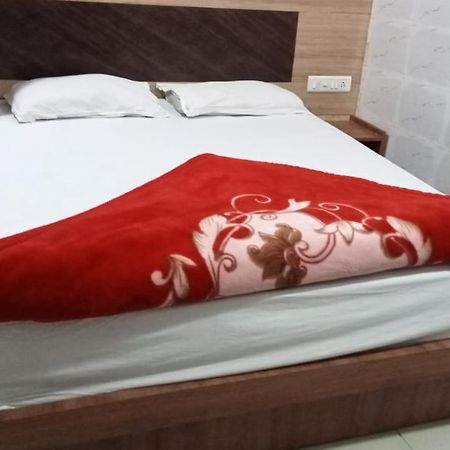 Hotel Shree Krishna Ahmedabad Exteriör bild
